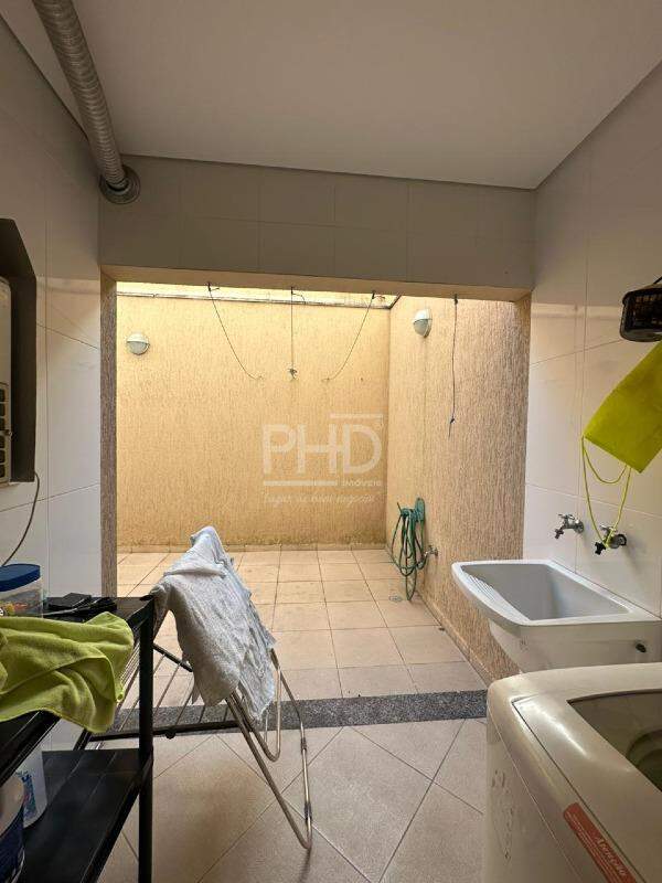 Casa, 3 quartos, 228 m² - Foto 30