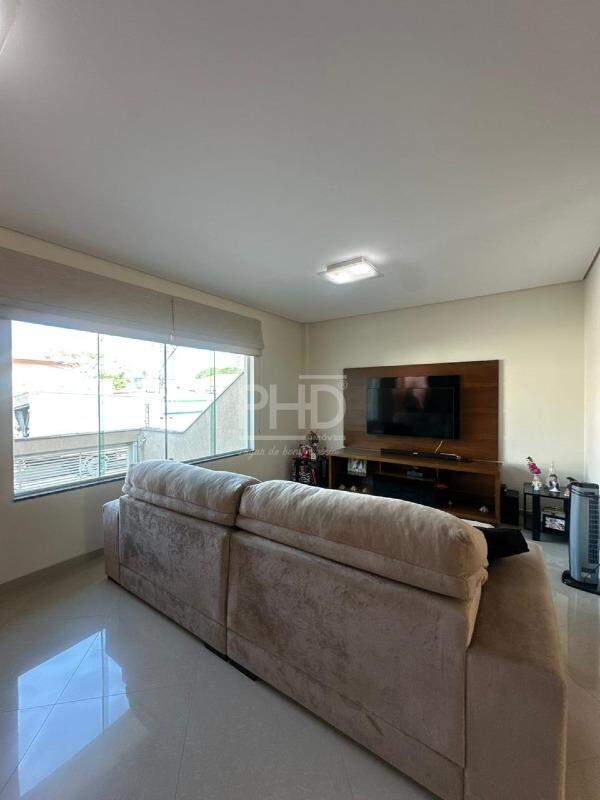 Casa, 3 quartos, 228 m² - Foto 2