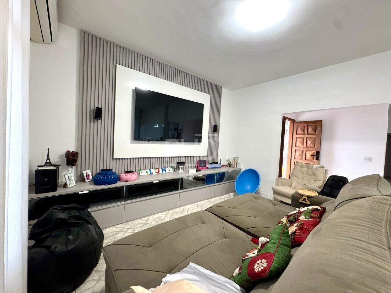 Casa, 3 quartos, 230 m² - Foto 1