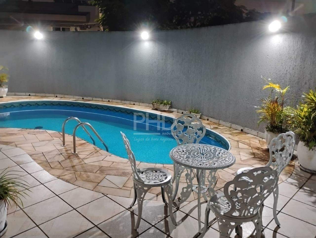 Casa, 4 quartos, 349 m² - Foto 1