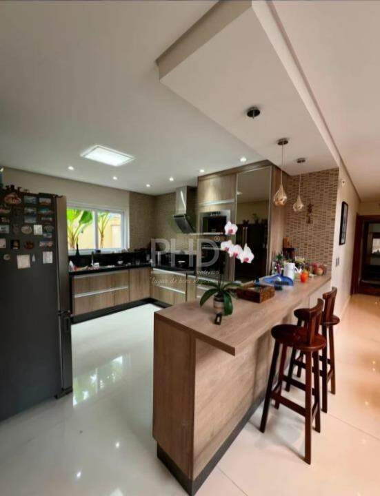 Casa, 4 quartos, 260 m² - Foto 4