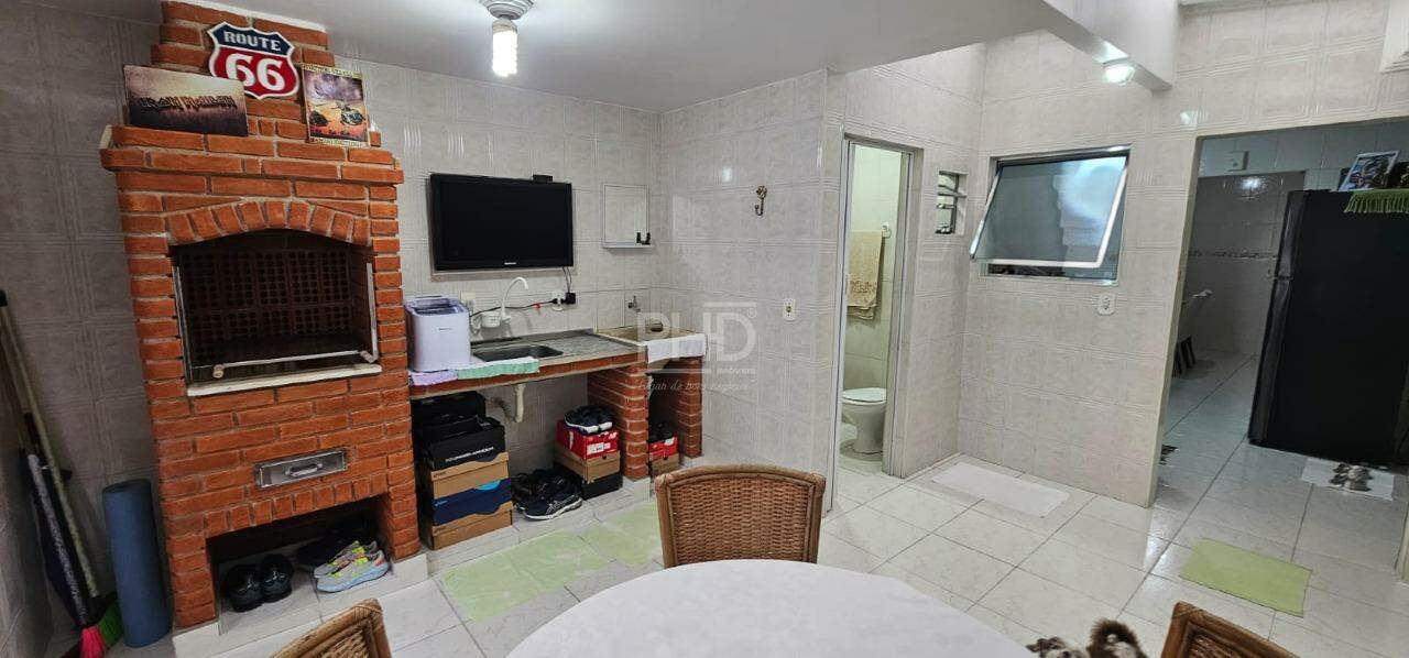Sobrado, 3 quartos, 201 m² - Foto 1