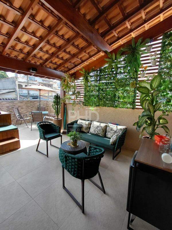 Sobrado, 3 quartos, 240 m² - Foto 1