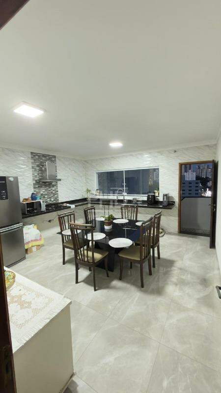 Sobrado, 3 quartos, 256 m² - Foto 1