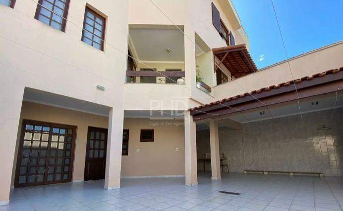 Sobrado, 3 quartos, 372 m² - Foto 1