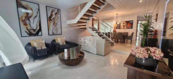 Sobrado, 4 quartos, 249 m² - Foto 1