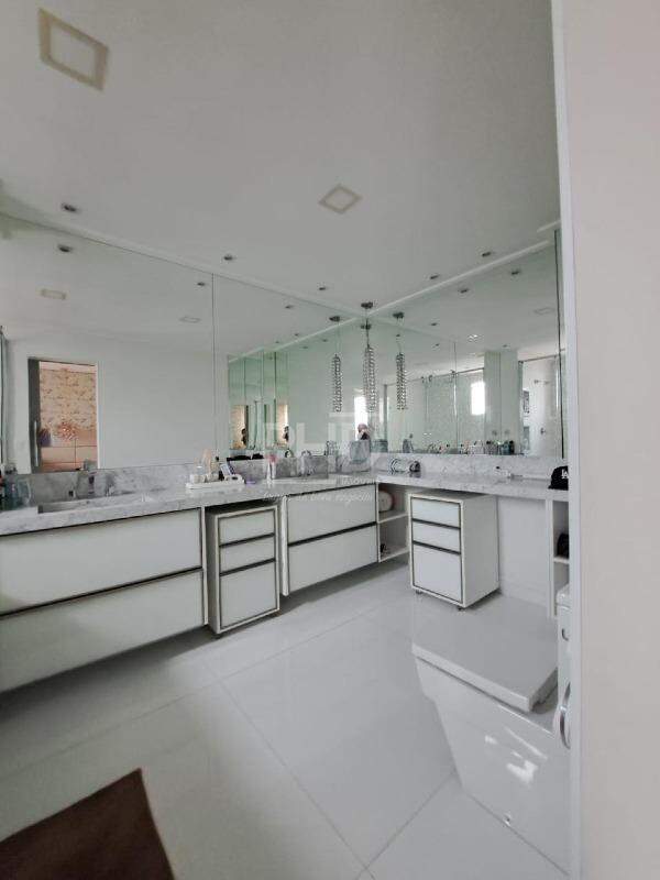 Cobertura, 3 quartos, 228 m² - Foto 14
