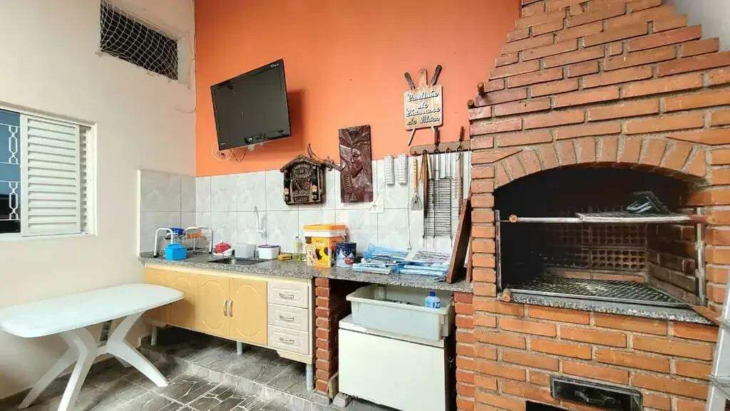 Casa, 5 quartos, 220 m² - Foto 1