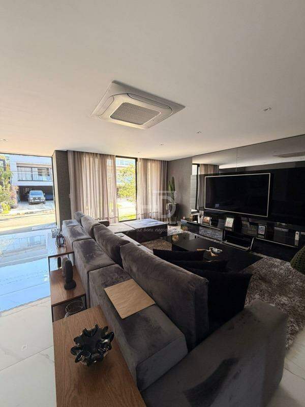 Sobrado, 4 quartos, 750 m² - Foto 1
