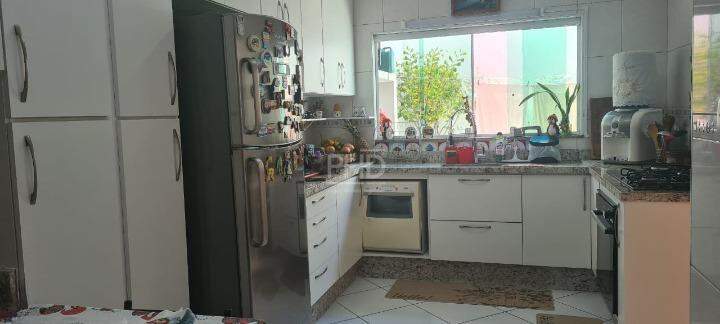 Casa, 3 quartos, 200 m² - Foto 4