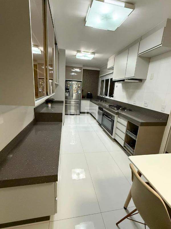 Apartamento, 3 quartos, 242 m² - Foto 14