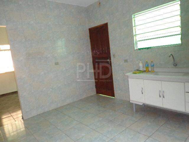 Casa para alugar com 2 quartos, 150m² - Foto 3