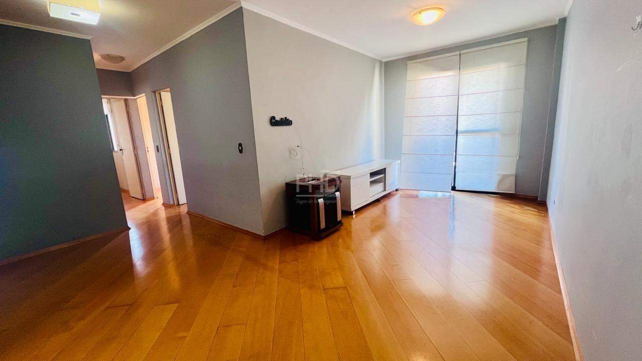 Apartamento para alugar com 3 quartos, 75m² - Foto 1