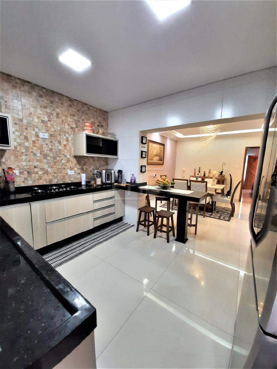 Casa à venda com 2 quartos, 190m² - Foto 15