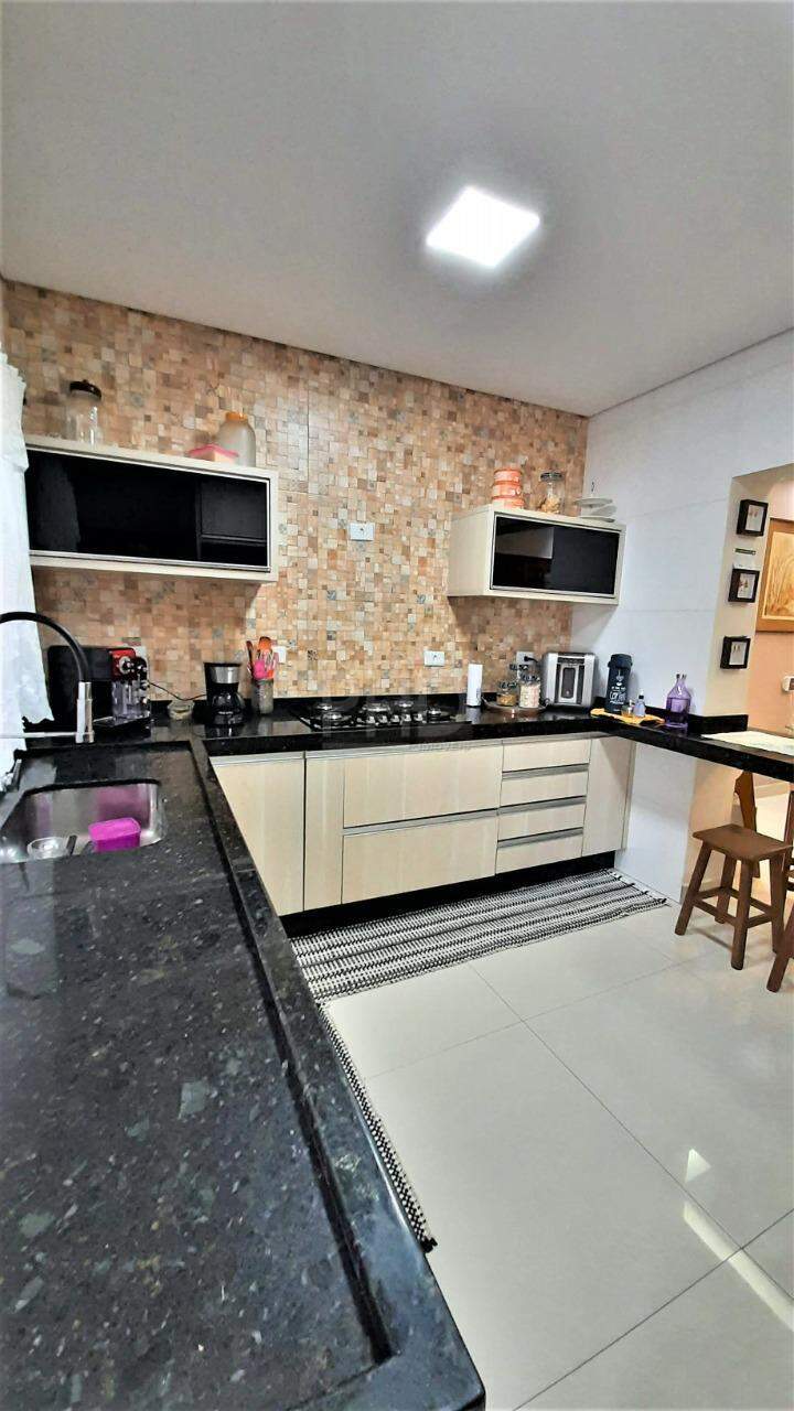 Casa à venda com 2 quartos, 190m² - Foto 18