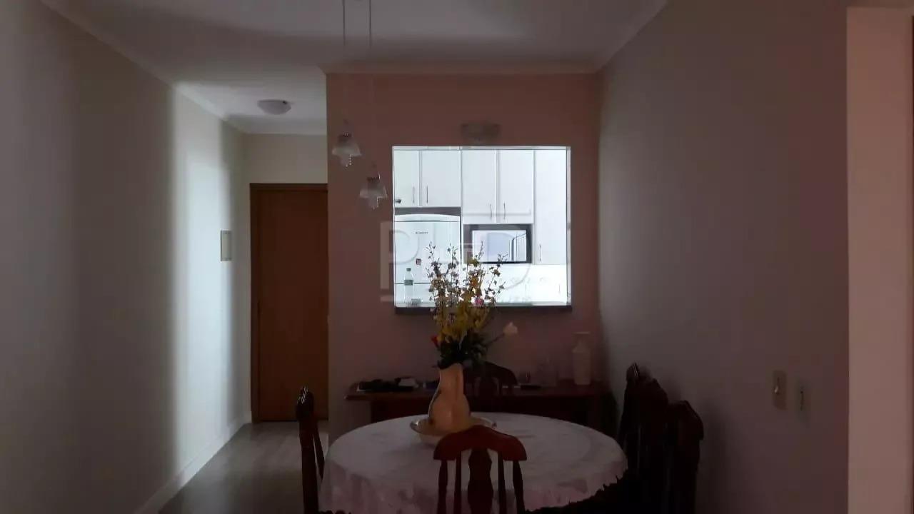 Apartamento à venda com 2 quartos, 72m² - Foto 2