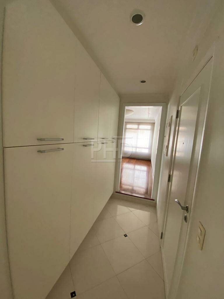 Apartamento à venda com 3 quartos, 237m² - Foto 18