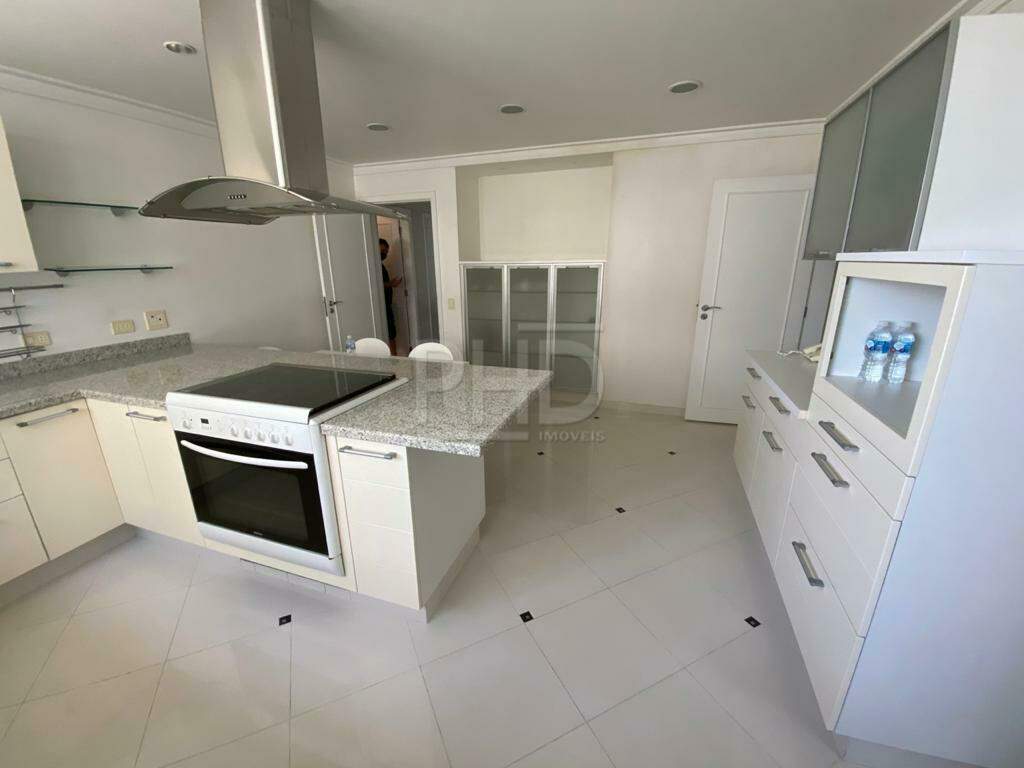 Apartamento à venda com 3 quartos, 237m² - Foto 23