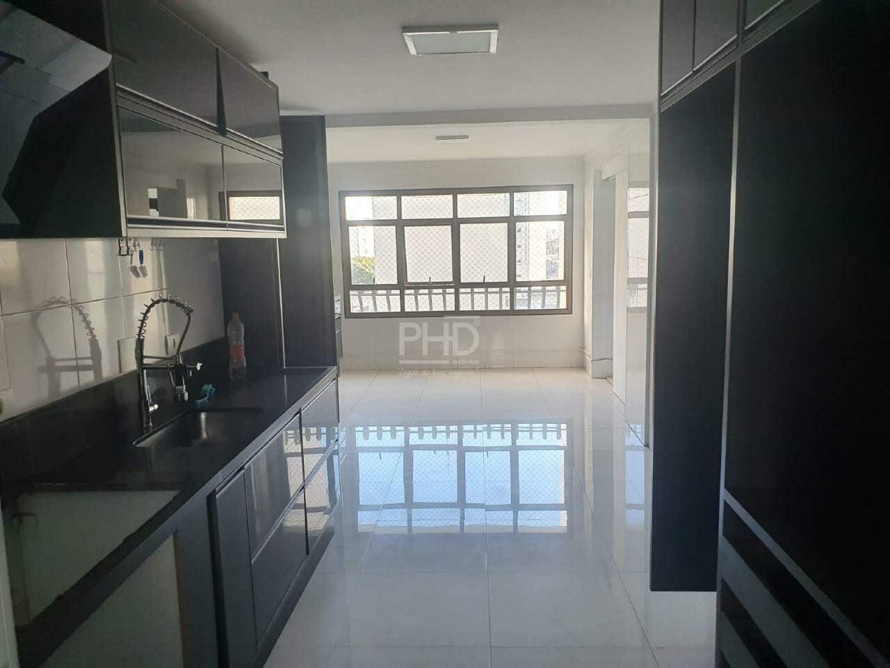 Apartamento à venda com 4 quartos, 228m² - Foto 1