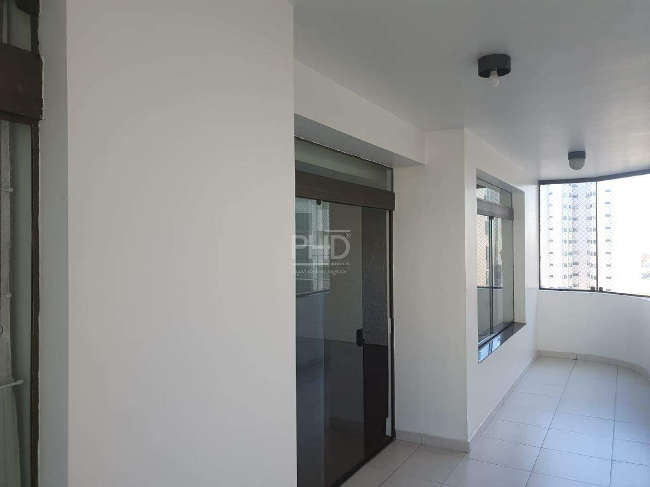 Apartamento à venda com 4 quartos, 228m² - Foto 5