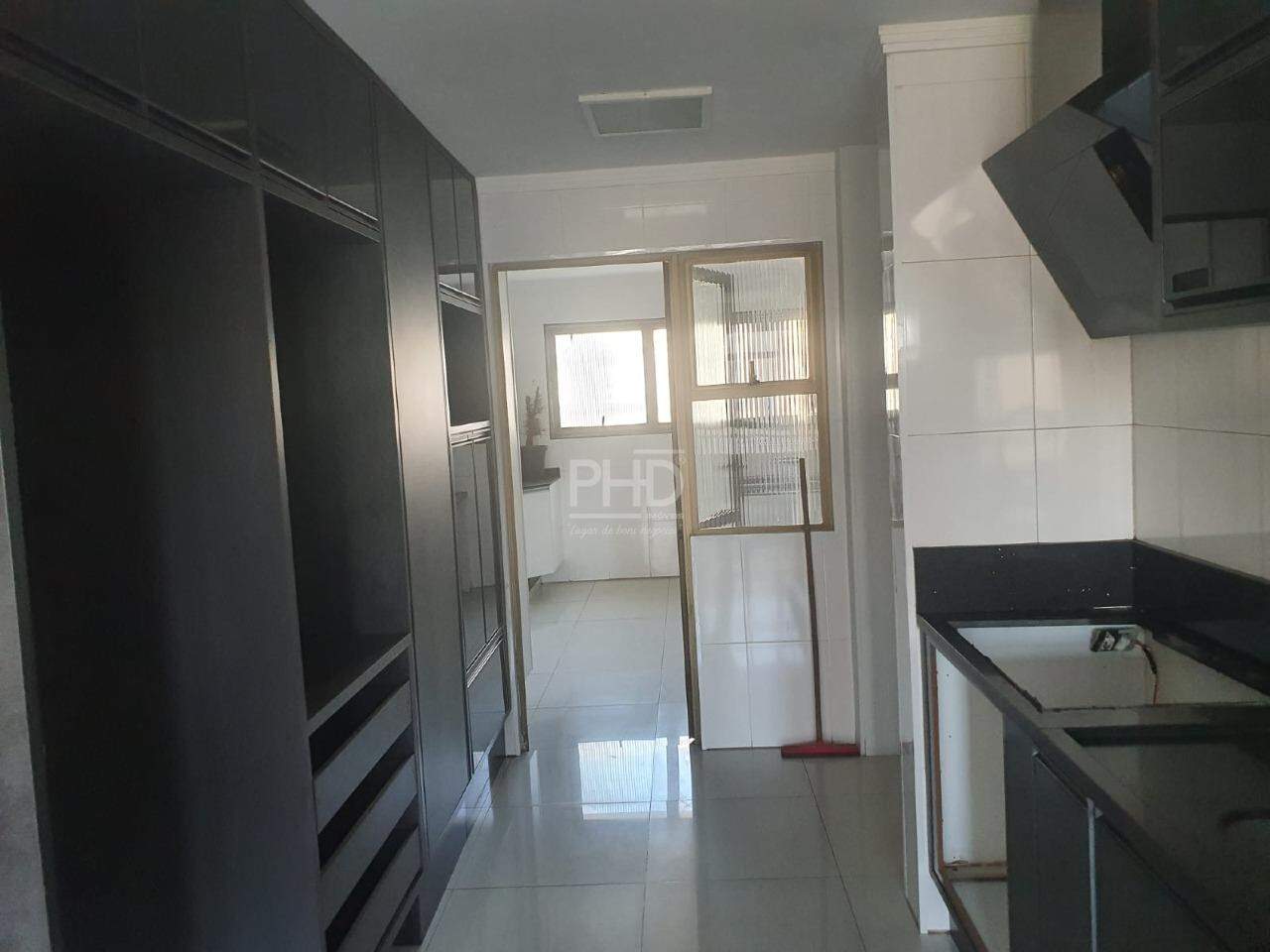 Apartamento à venda com 4 quartos, 228m² - Foto 10