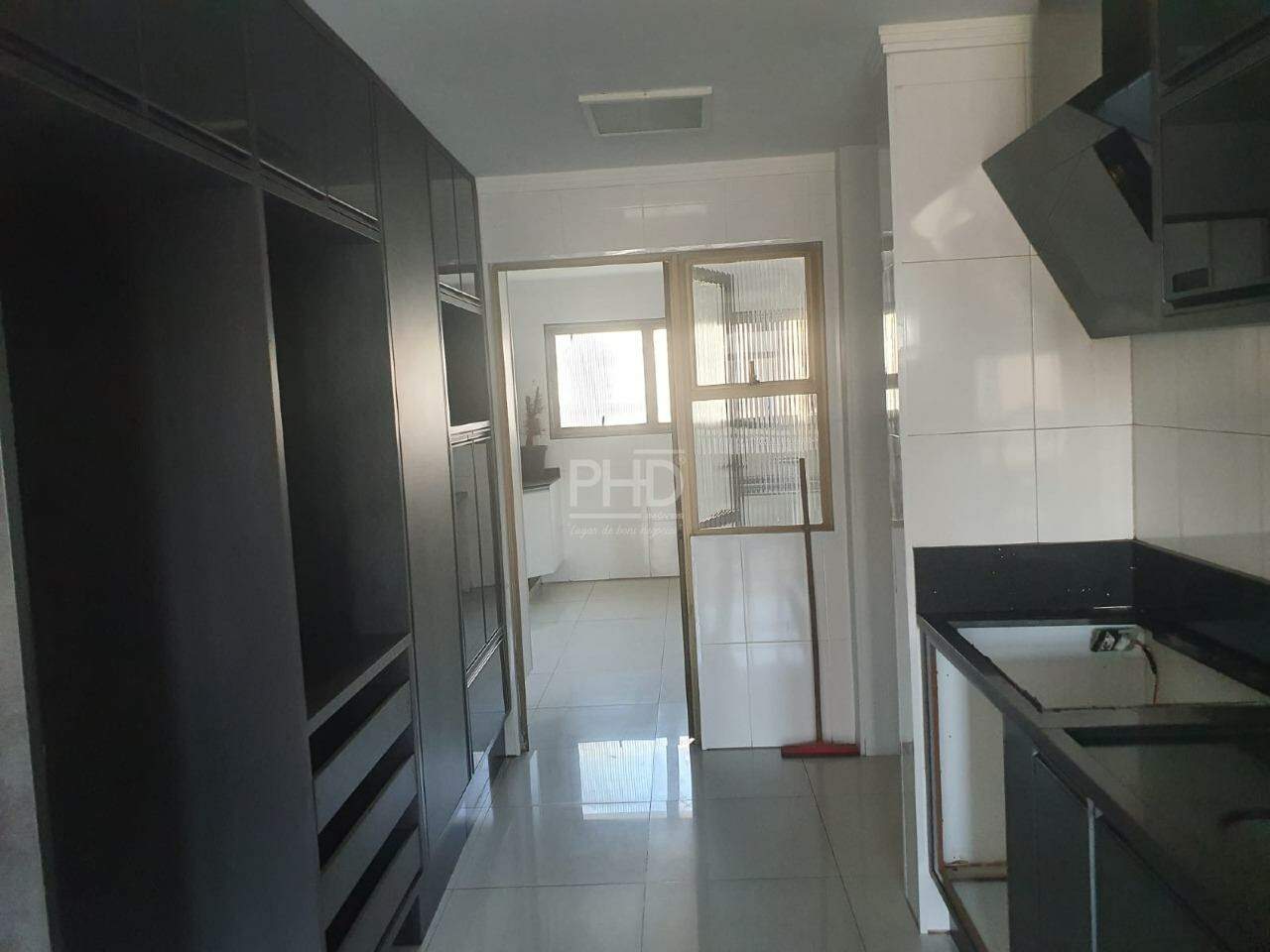 Apartamento para alugar com 4 quartos, 228m² - Foto 7