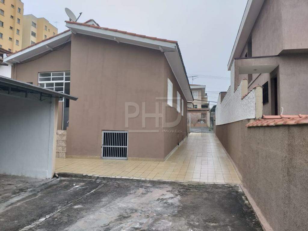 Casa à venda com 2 quartos, 200m² - Foto 1