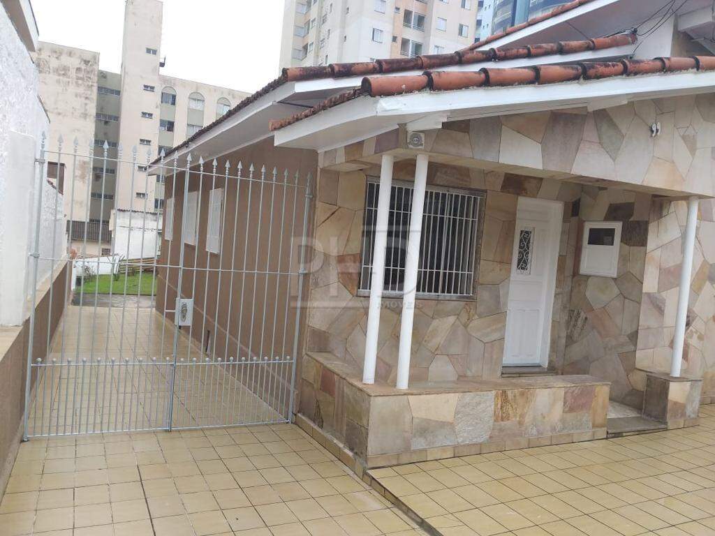 Casa à venda com 2 quartos, 200m² - Foto 4