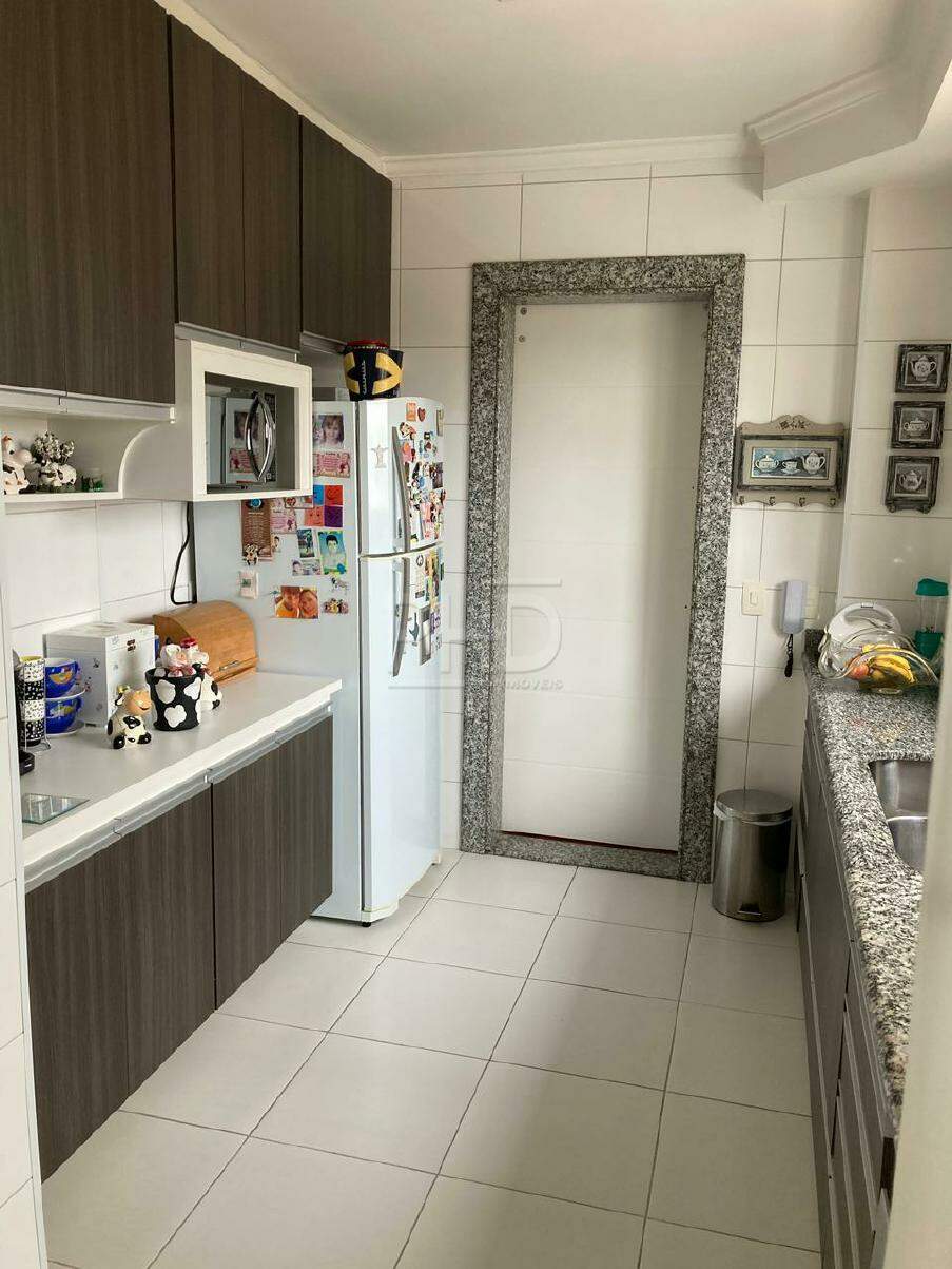 Apartamento à venda com 3 quartos, 138m² - Foto 8