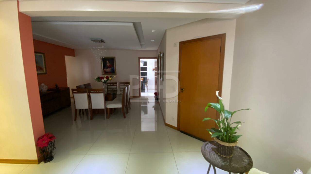 Apartamento à venda com 3 quartos, 158m² - Foto 2