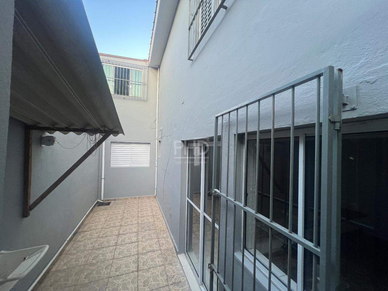 Casa para alugar com 2 quartos, 60m² - Foto 13