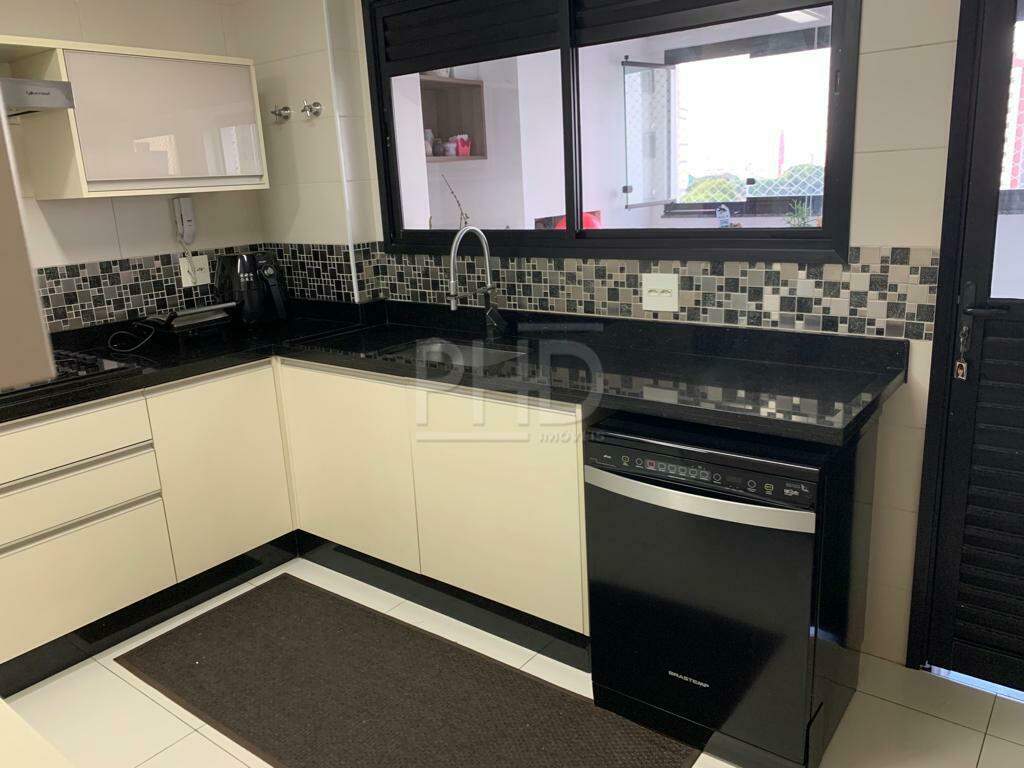 Apartamento à venda com 3 quartos, 200m² - Foto 1