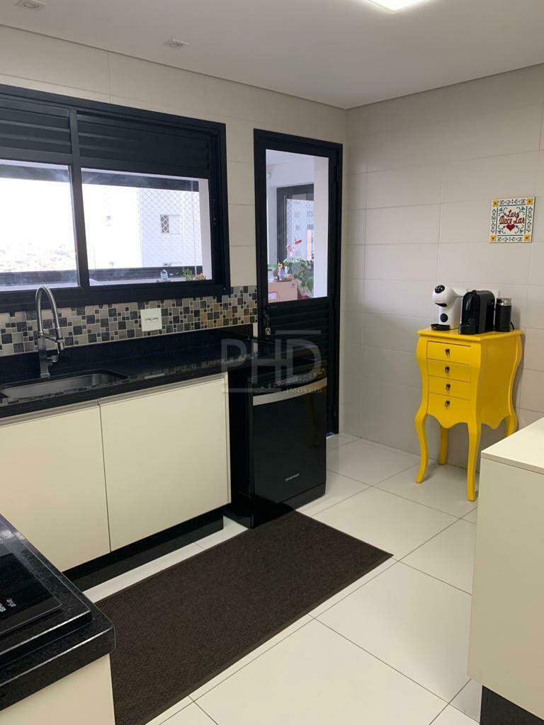 Apartamento à venda com 3 quartos, 200m² - Foto 16