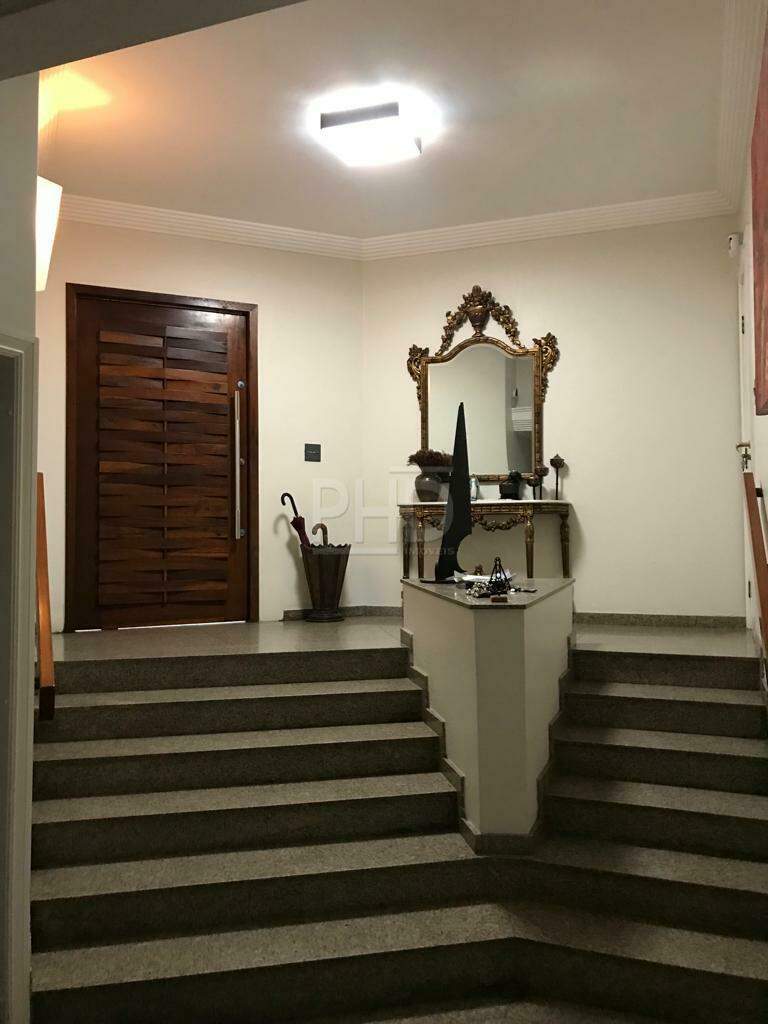 Sobrado à venda com 4 quartos, 380m² - Foto 1