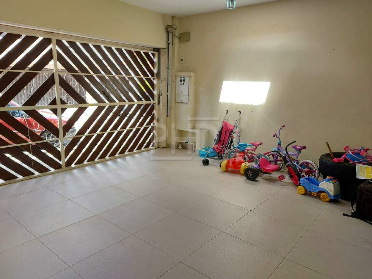 Sobrado à venda com 3 quartos, 200m² - Foto 2