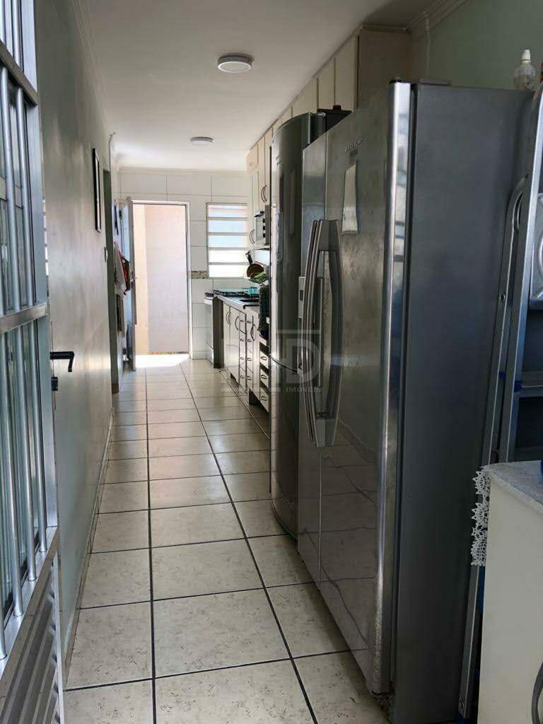 Casa à venda com 3 quartos, 325m² - Foto 7