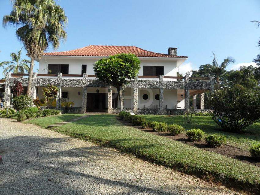 Fazenda à venda com 4 quartos, 1000m² - Foto 1