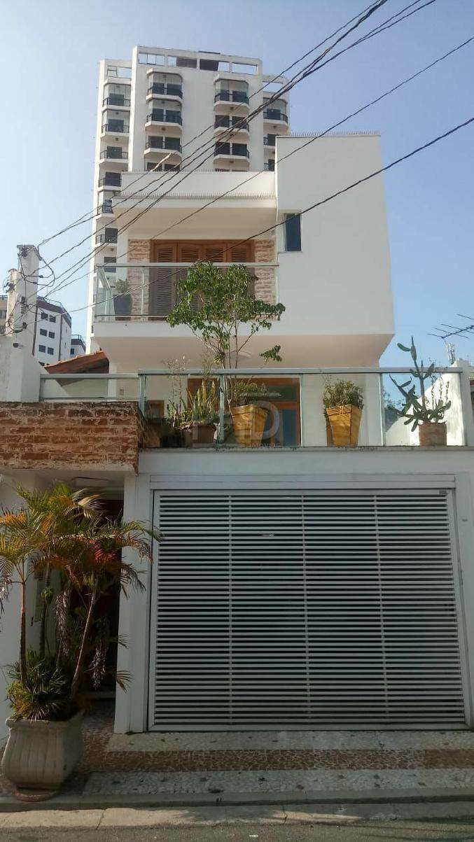 Sobrado à venda com 4 quartos, 360m² - Foto 1