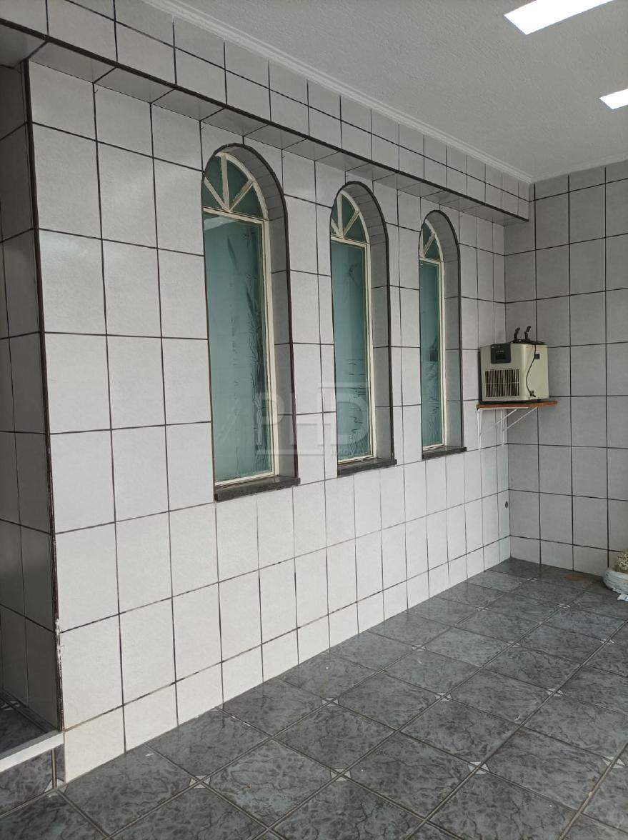 Sobrado à venda com 3 quartos, 210m² - Foto 2