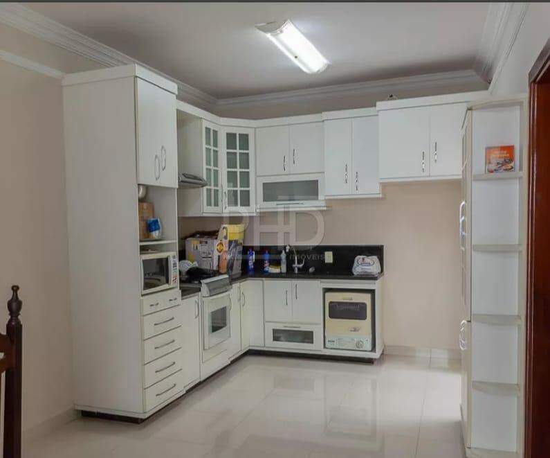 Casa para alugar com 3 quartos, 200m² - Foto 4