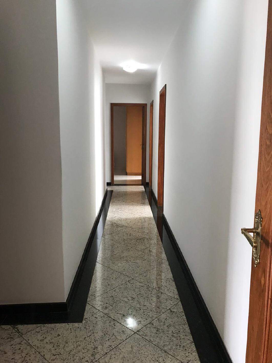 Apartamento à venda com 4 quartos, 250m² - Foto 2