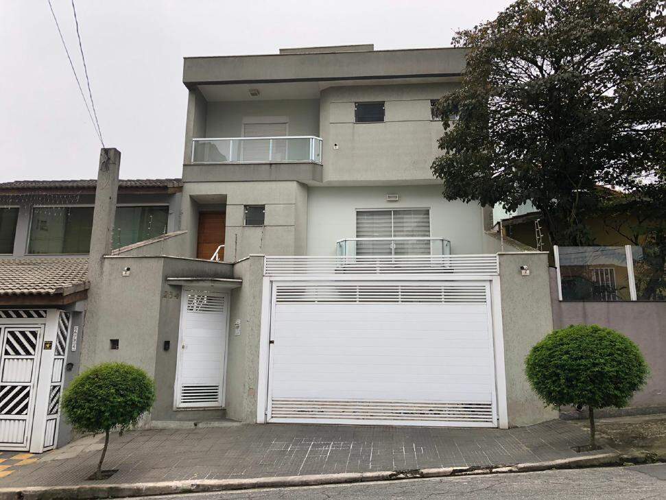 Sobrado à venda com 3 quartos, 235m² - Foto 1