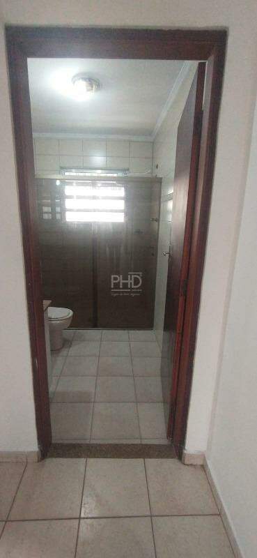 Casa para alugar com 3 quartos, 256m² - Foto 11