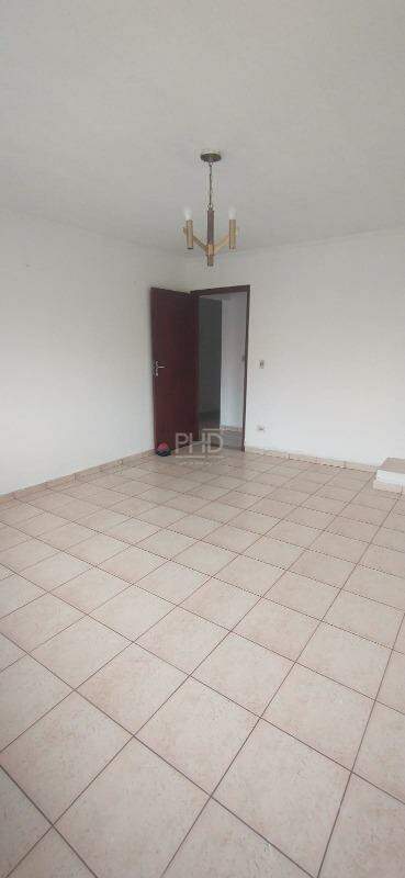 Casa para alugar com 3 quartos, 256m² - Foto 2