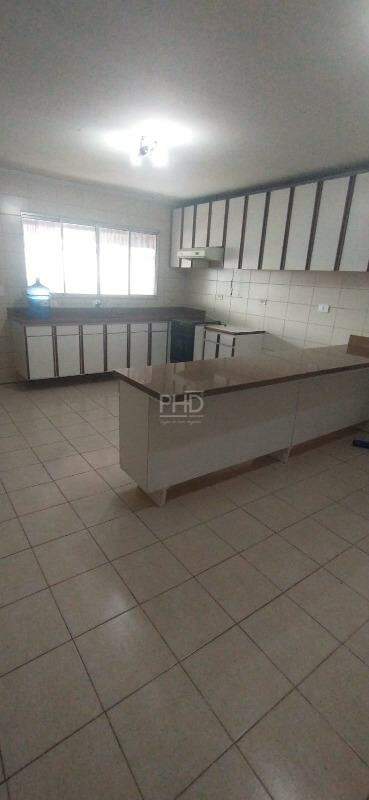 Casa para alugar com 3 quartos, 256m² - Foto 1