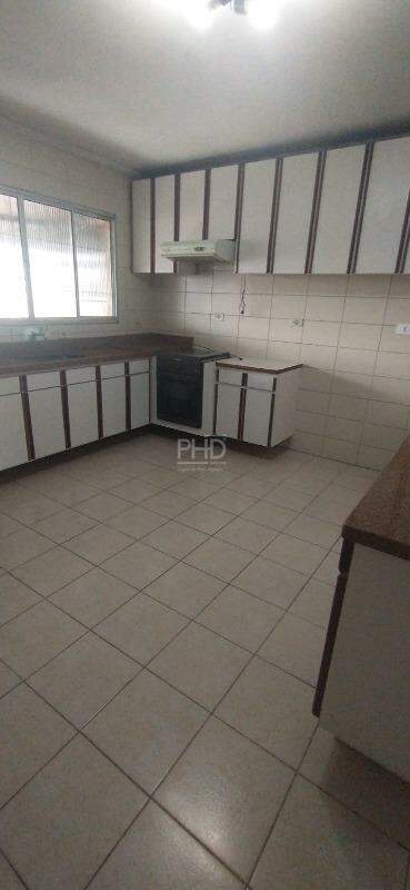 Casa para alugar com 3 quartos, 256m² - Foto 7