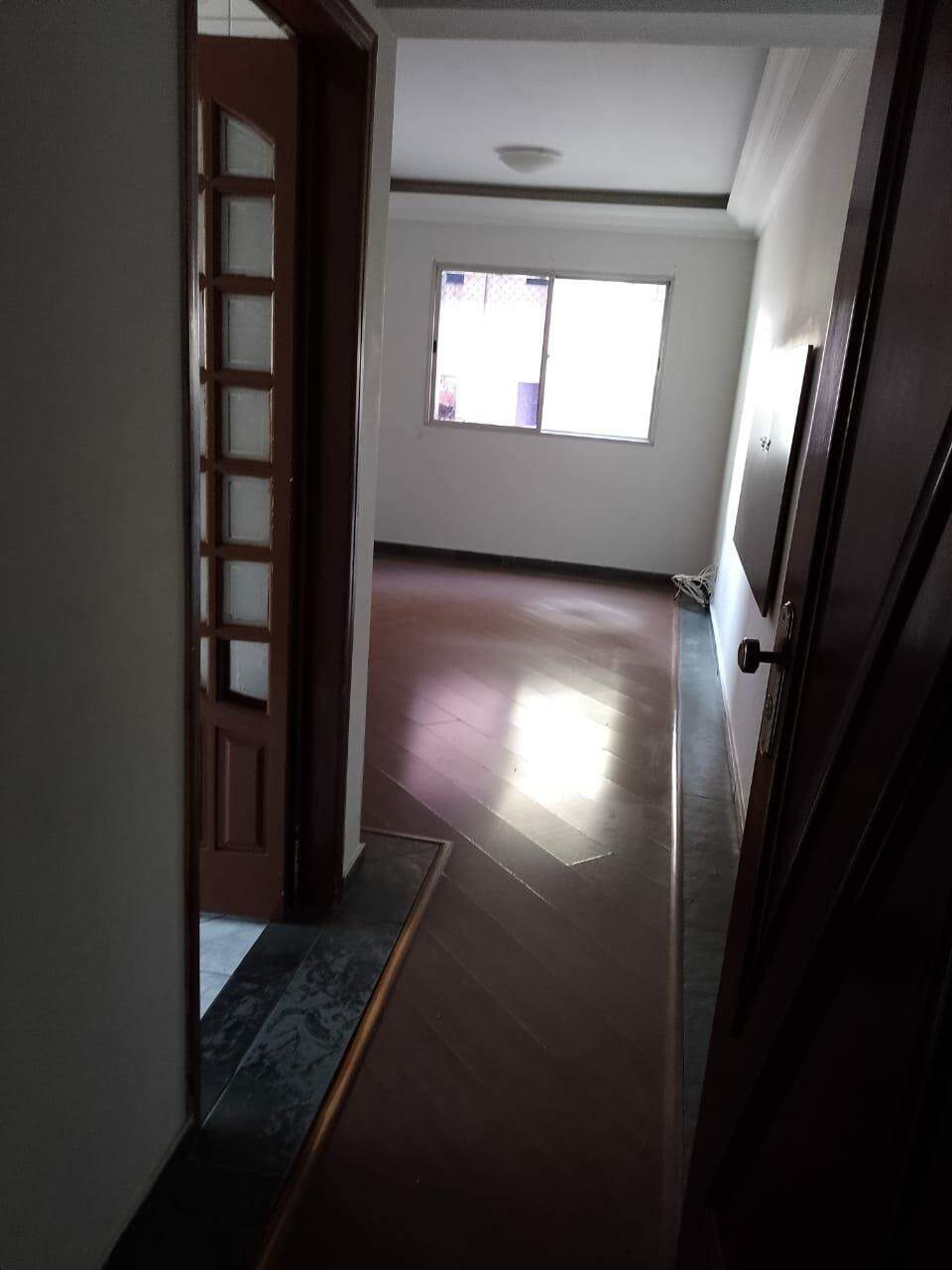 Apartamento à venda com 2 quartos, 70m² - Foto 2