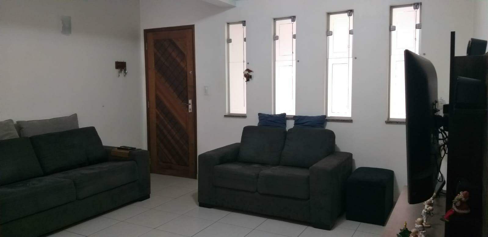 Casa à venda com 3 quartos, 137m² - Foto 1