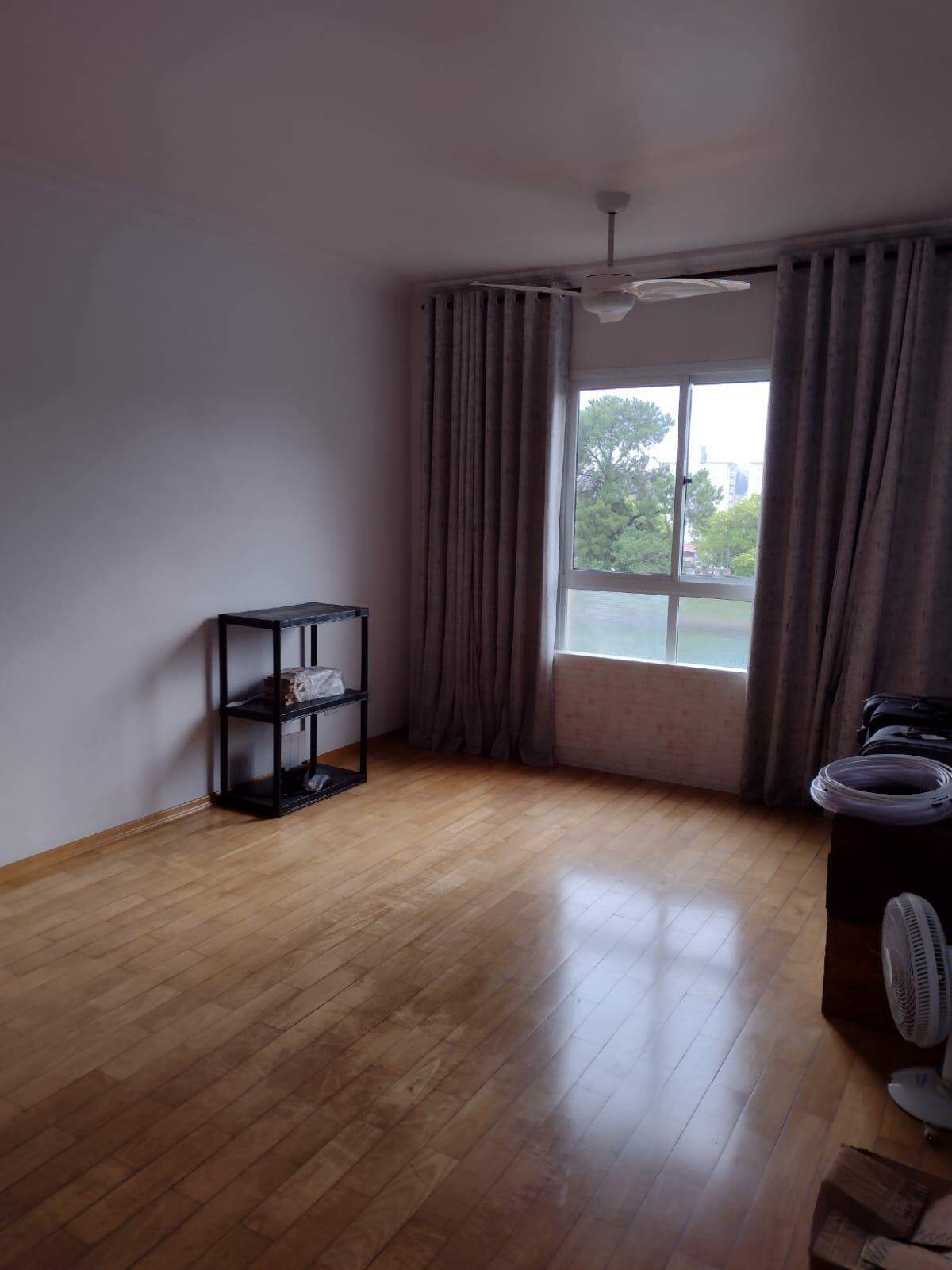 Apartamento à venda com 2 quartos, 70m² - Foto 3