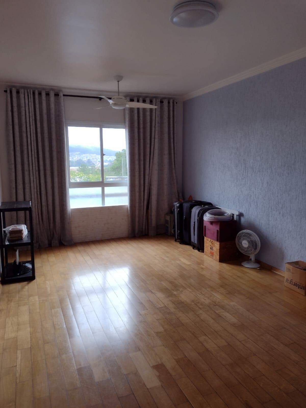 Apartamento à venda com 2 quartos, 70m² - Foto 2